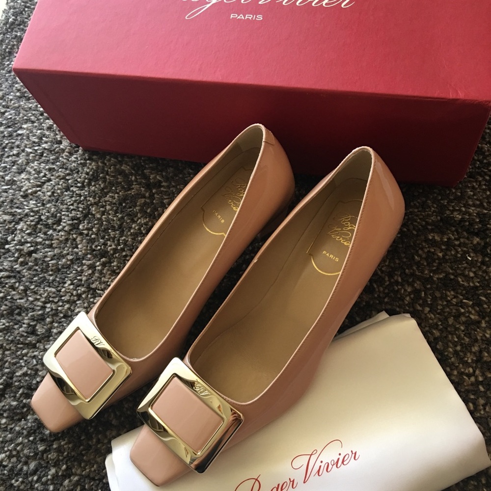 Roger Vivier Decollette Belle Vivier Buckle Pumps